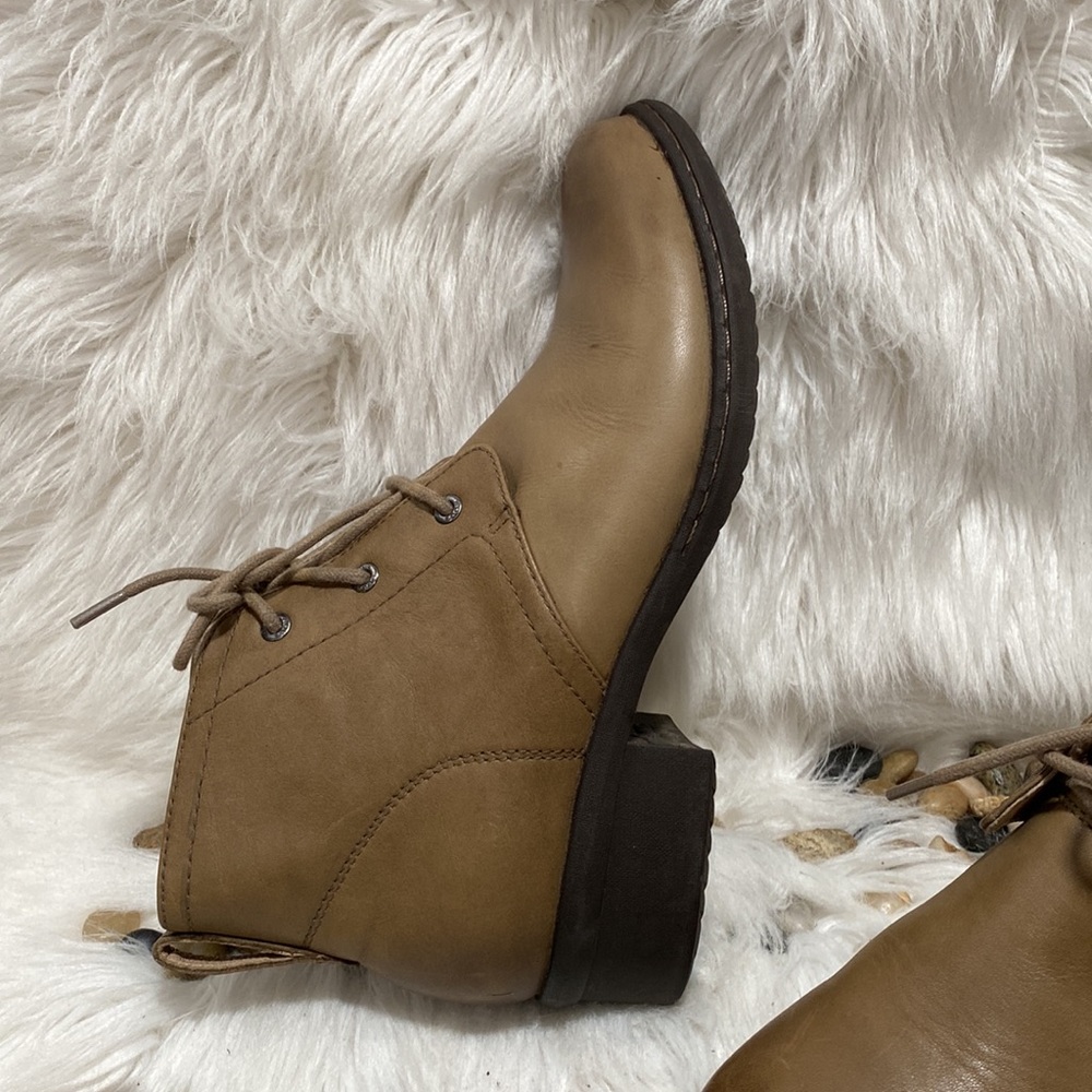 Women’s Tan Lace-Up Ankle Boots - Picture 3 of 8
